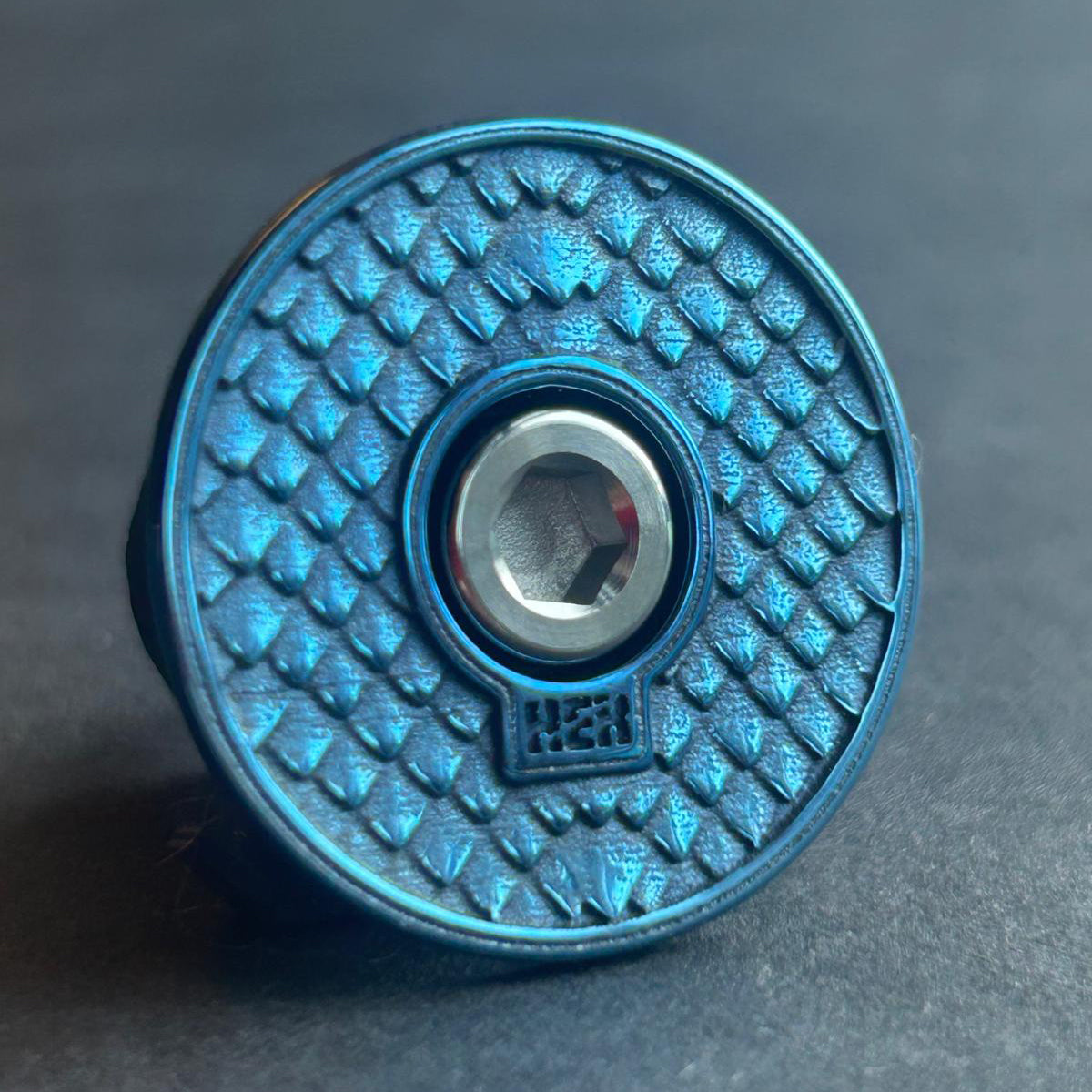 TOP CAP - SNAKE SKIN - TITANIUM - LIGHT BLUE