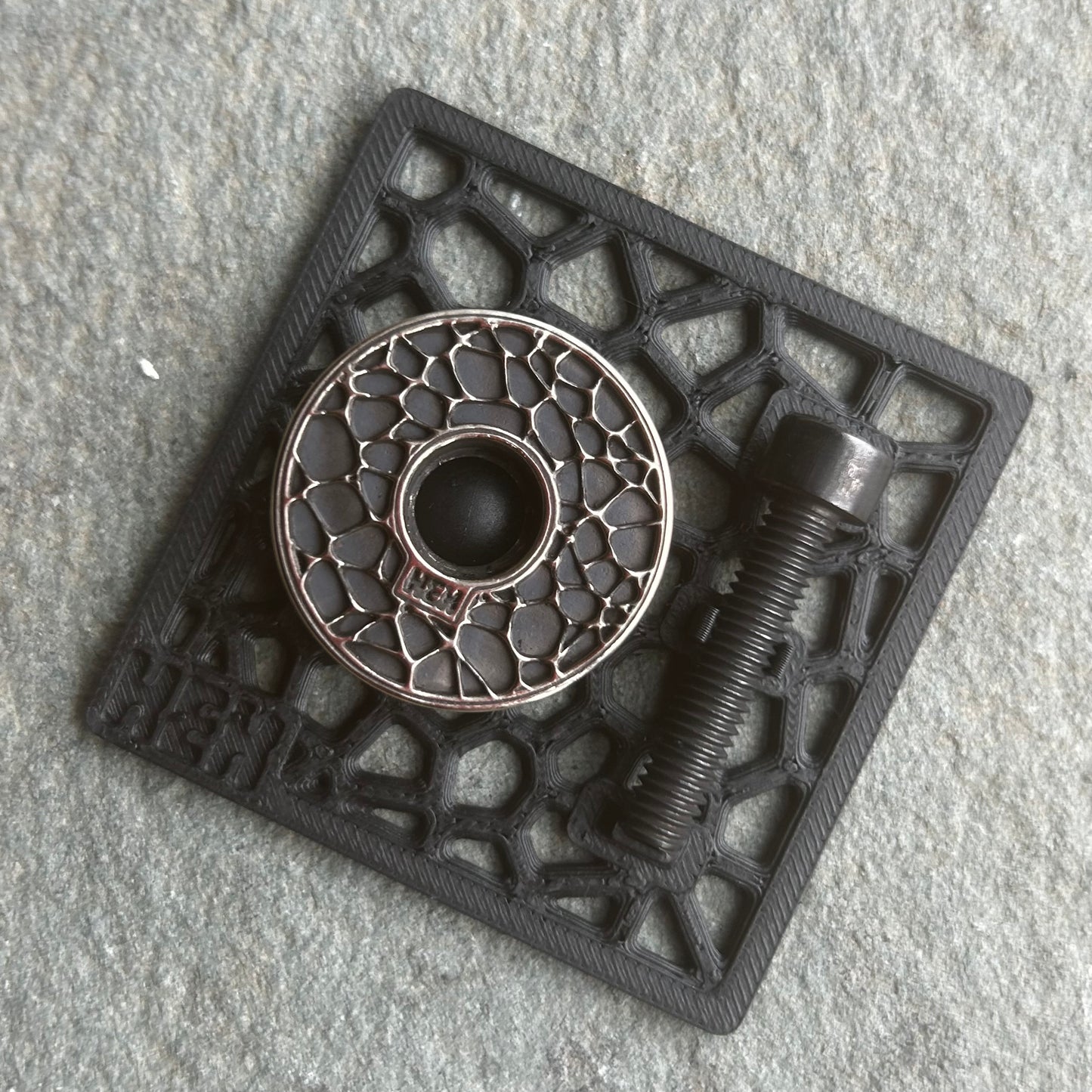 TOP CAP - VORNOI - PATINA - BRASS