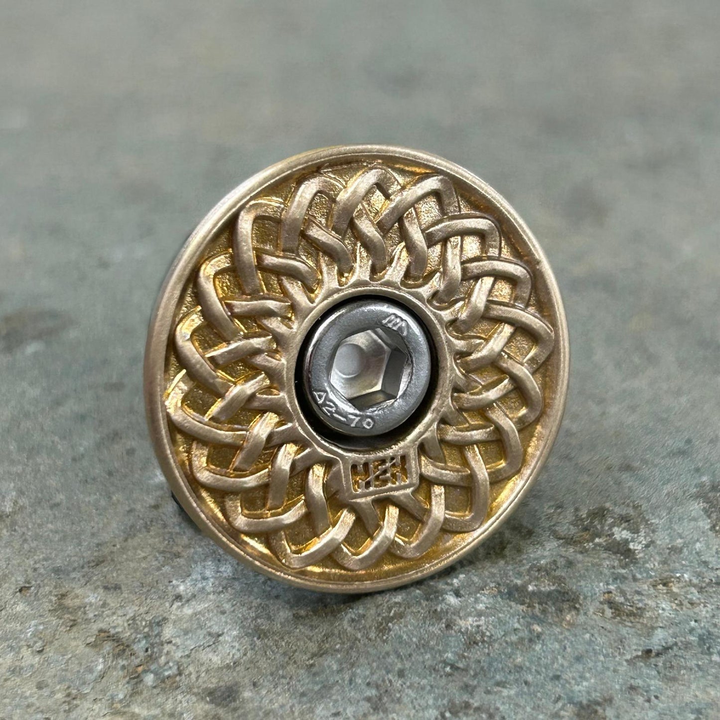 TOP CAP - CELTIC SPIRAL - SATIN - BRASS