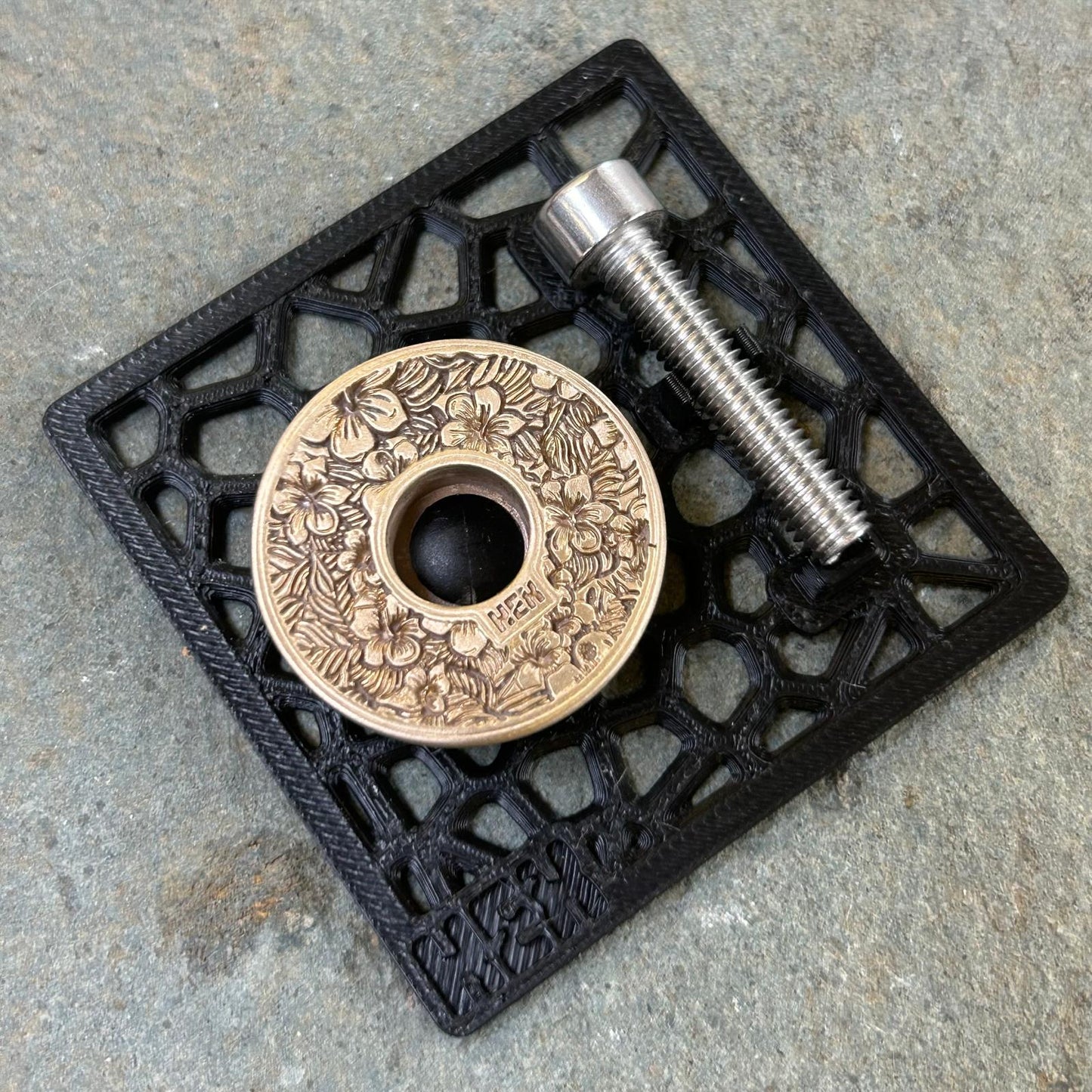 TOP CAP - HIBISCUS - SATIN - BRASS