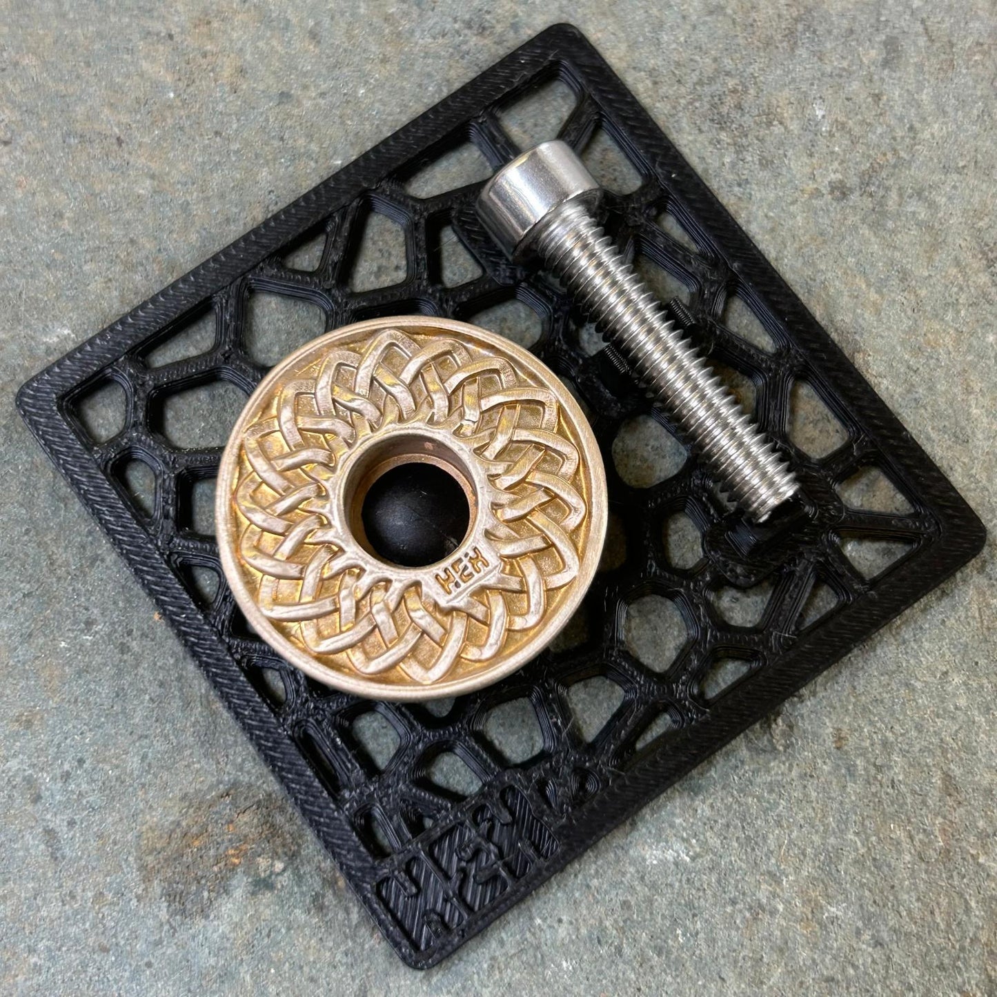 TOP CAP - CELTIC SPIRAL - SATIN - BRASS