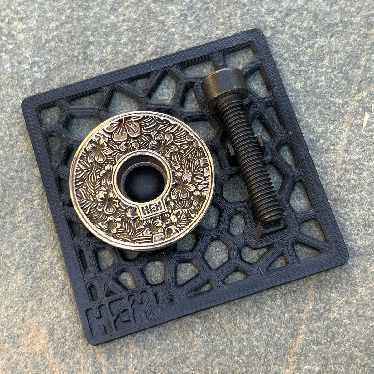 TOP CAP - HIBISCUS PATINA - BRASS