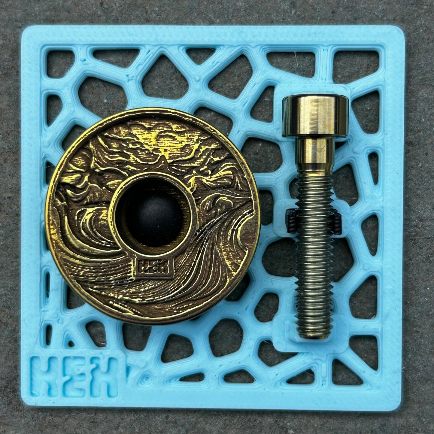 TOP CAP -MYSTIC MOUNTAIN - TITANIUM - GOLD