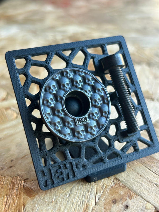 TOP CAP -MEGA SKULL - BLACK PATINA - BRASS